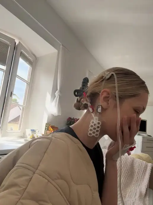 bella-hadid-photo-hospital