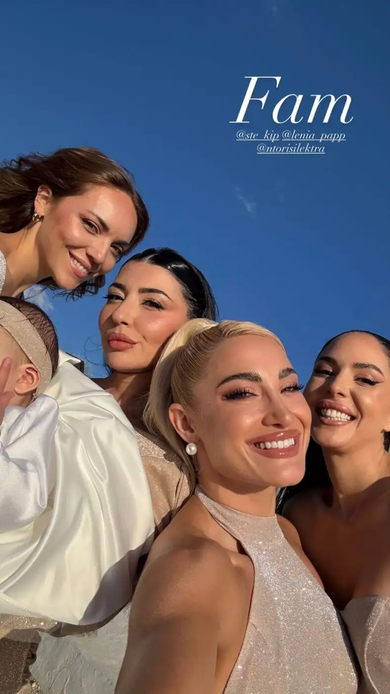 Η Ιωάννα Τούνη έγινε νονά στη βάφτιση.