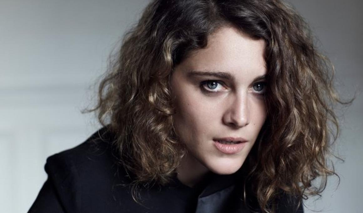 Η Αριάν Λαμπέντ, η ταλαντούχα Γαλλοελληνίδα ηθοποιός και σύζυγος του βραβευμένου σκηνοθέτη Γιώργου Λάνθιμου, βρίσκεται σήμερα στις κορυφαίες αναζητήσεις της Google