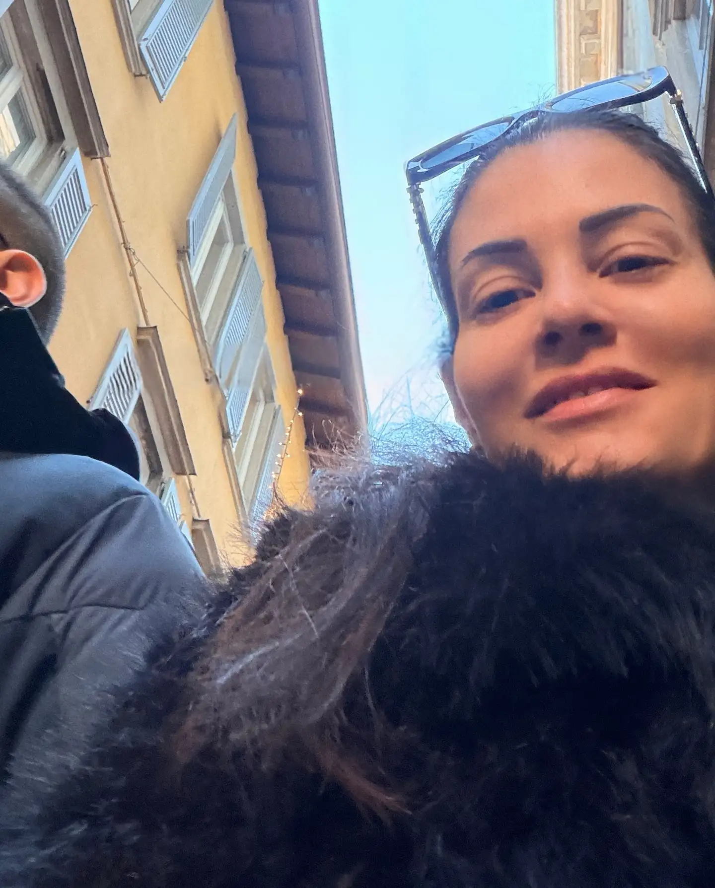 Σε μια περίοδο που η καθημερινότητα παραμένει απαιτητική και οι ρυθμοί της ζωής συχνά δεν αφήνουν χώρο για παύσεις, η Μαρία Κορινθίου επέλεξε να κάνει ένα μικρό διάλειμμα, ταξιδεύοντας στους εντυπωσιακούς Δολομίτες μαζί με τον σύντροφό της, Γιώργο Καραθανάση.