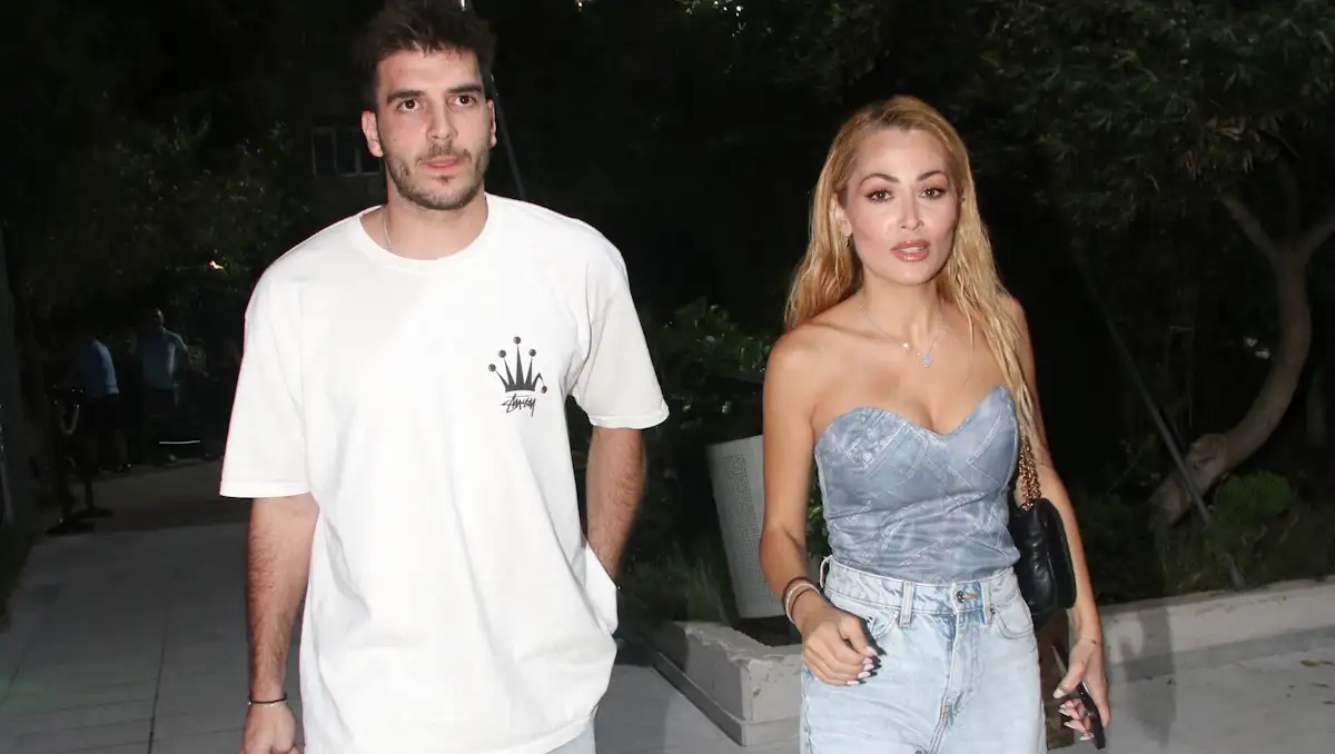 Η Ελένη Βουλγαράκη αποκάλυψε τα φετινά της σχέδια για τις γιορτές των Χριστουγέννων, τα οποία τη βρίσκουν εκτός Ελλάδας και συγκεκριμένα στην Πορτογαλία, στο πλευρό του συντρόφου της, Φώτης Ιωαννίδης.