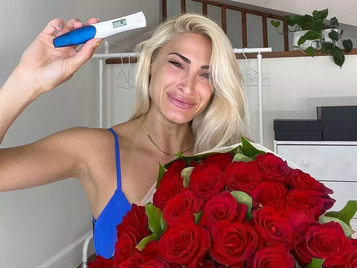 Η συνέντευξη του Δημήτρη Αλεξάνδρου στην Κατερίνα Καινούργιου αποτέλεσε το έναυσμα για την ξέσπασμα αντιδράσεων από την Ιωάννα Τούνη, η οποία απάντησε αρχικά με βίντεο στο TikTok και στη συνέχεια έκανε περισσότερα σχόλια κάτω από αναρτήσεις διαδικτυακών της φίλων.