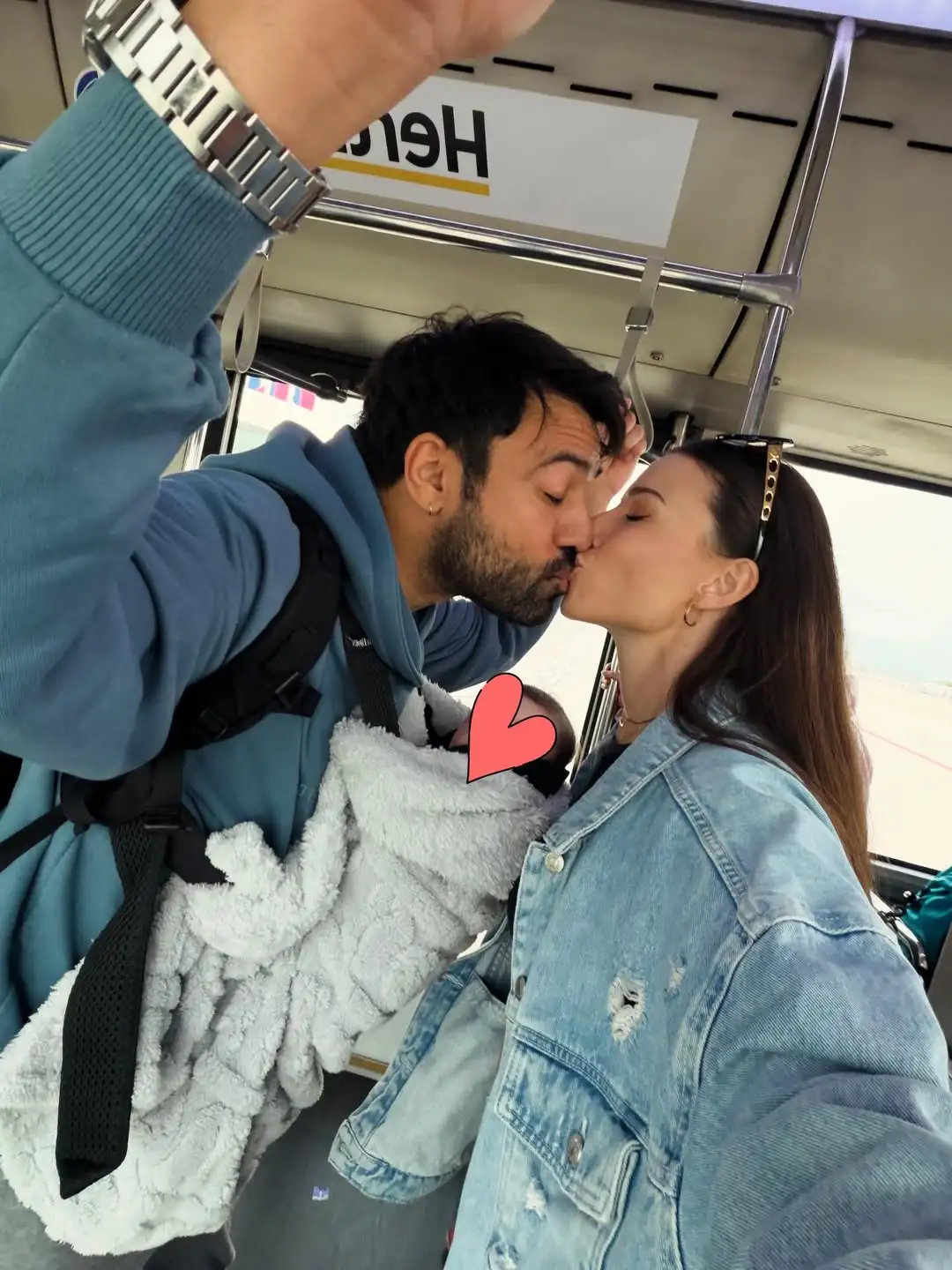 Ο Αντρέας Γεωργίου μιλά με ειλικρίνεια για τη σχέση του με τη Σιμώνη Χριστοδούλου, τους χωρισμούς, τις επανασυνδέσεις και τη στιγμή που κατάλαβαν ότι θέλουν γάμο και οικογένεια.