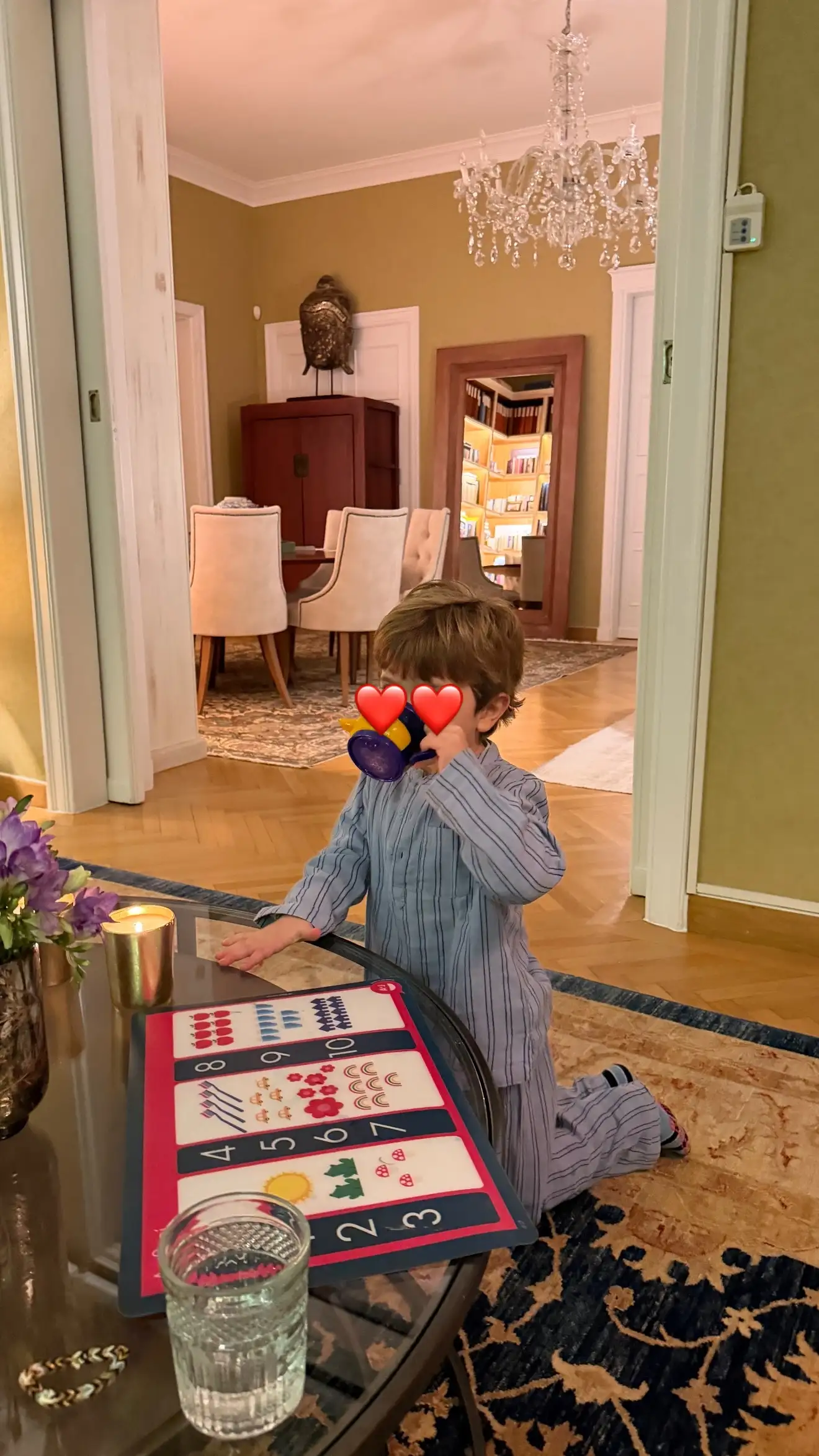 Η Αμαλία Κωστοπούλου μοιράστηκε μια γλυκιά οικογενειακή στιγμή με τον μικρό αδελφό της λίγο πριν αναχωρήσει για το Παρίσι.