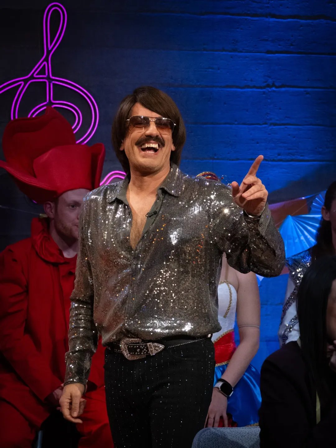 Έντονη συζήτηση προκάλεσαν οι δηλώσεις του Τόνι Σφήνου περί πιθανής συμμετοχής του στη Eurovision, με τον Ανδρέα Μικρούτσικο να παίρνει θέση μέσα από το Buongiorno.