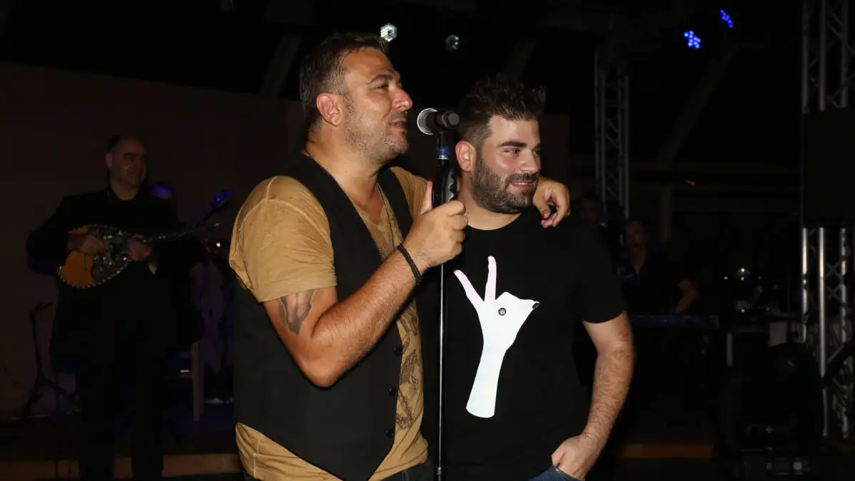 Ξεχωριστή θέση στη συνέντευξη είχε και η αναφορά στον Παντελή Παντελίδη. Ο Αντώνης Ρέμος μίλησε με συγκίνηση για τον τραγουδιστή που έφυγε πρόωρα από τη ζωή, χαρακτηρίζοντας την απώλειά του μια πληγή που παραμένει μέσα του.