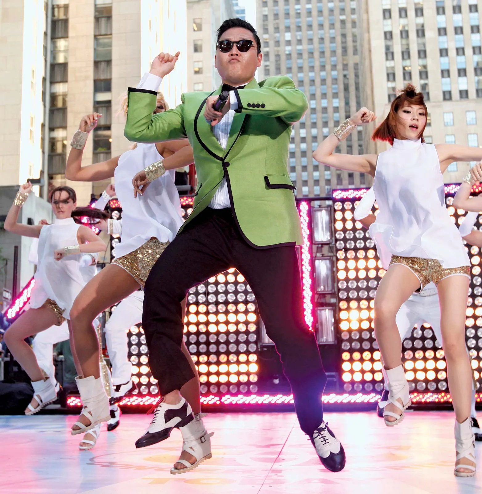 Το «Gangnam Style» του PSY έσπασε ακόμη ένα ιστορικό ρεκόρ, ξεπερνώντας τις έξι δισεκατομμύρια προβολές στο YouTube, 14 χρόνια μετά την κυκλοφορία του.